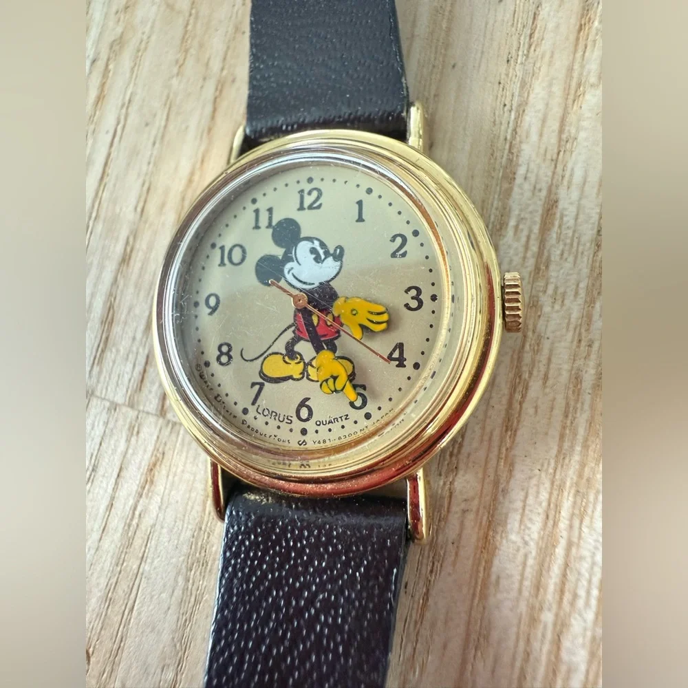 Vintage Disney Lorus Mickey Mouse moving arms watch NEW BATTERY